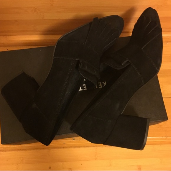 KENNETH COLE - black suede pumps - Picture 6 of 6